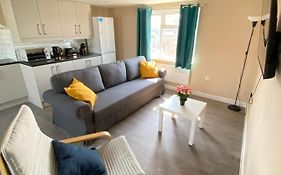 Stunning 1 Bedroom Flat In Wood Green