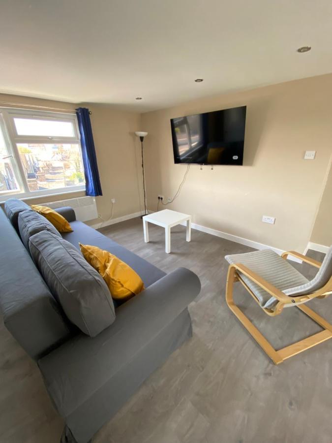 Stunning 1 Bedroom Flat In Wood Green Londres Extérieur photo