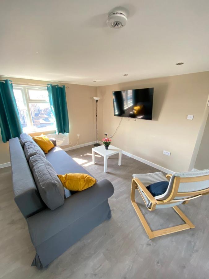 Stunning 1 Bedroom Flat In Wood Green Londres Extérieur photo
